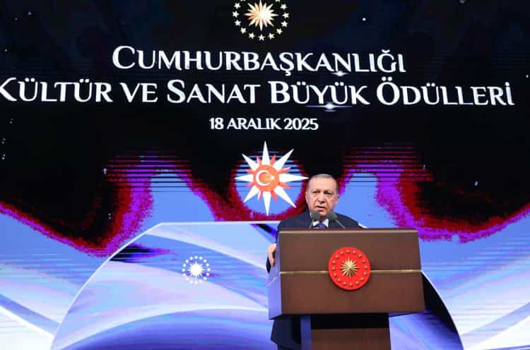 Cumhurbaşkanlığı Büyük Ödülleri Sahiplerini Buldu: Erdoğan Kültür ve Sanatı Öne Çıkardı