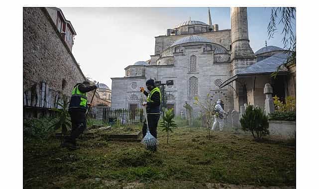 ibb tarihi camileri titizlikle temizliyor