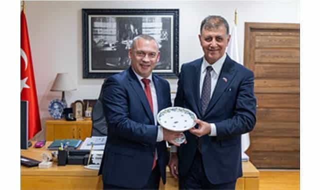 izmir macaristan hattinda kardes kent iliskisinin temelleri atildi