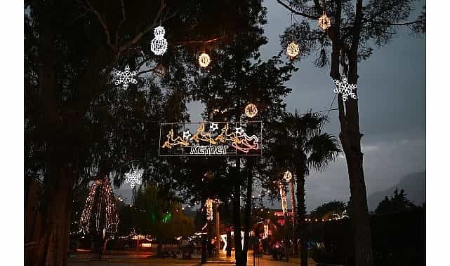 kemerde yilbasi hazirliklari tamamlandi