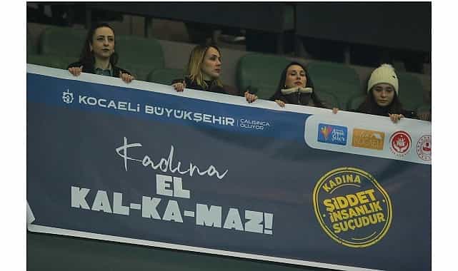 kocaeli stadyumunda kadina siddete karsi guclu mesaj verildi kadina el kalkamaz