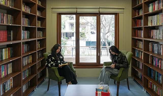 maltepe belediyesi kutuphane ve calisma alanlariyla ogrencilerin yaninda