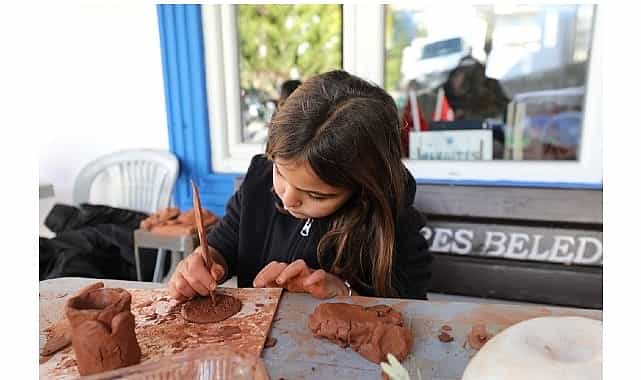 mendereste coskulu yilbasi pazari