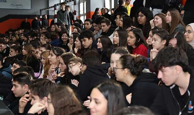 niluferin sultanlari ogrencilerle soyleside bulustu