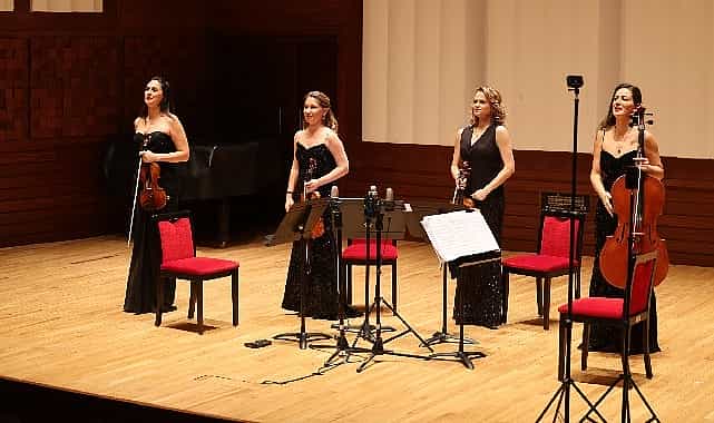 turk bestecilerinin eserleri ayakta alkislandi