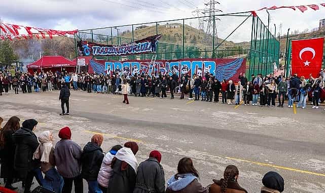 universiteli trabzonsporlulardan keciorende coskulu horon festivali