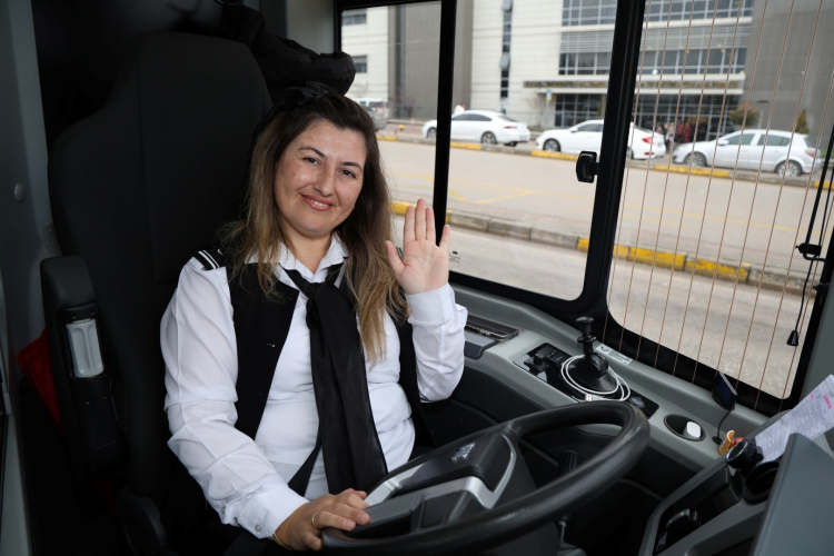 Kocaeli’de Kadın Şoförler Ulaşımın Yüzü Oluyor