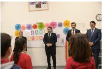 baskan cirpanoglu ogrencilerin karne heyecanina ortak oldu