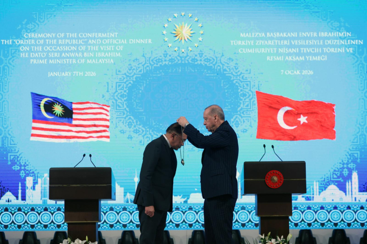 Malezya Başbakanı’na Türkiye’den Cumhuriyet Nişanı