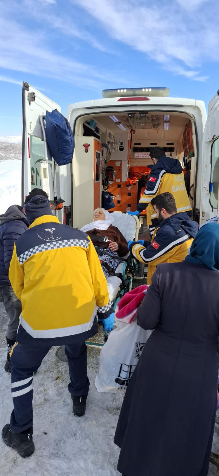 Malatya’da Kar Nedeniyle Mahsur Kalan Araç ve Vatandaşlara Müdahale