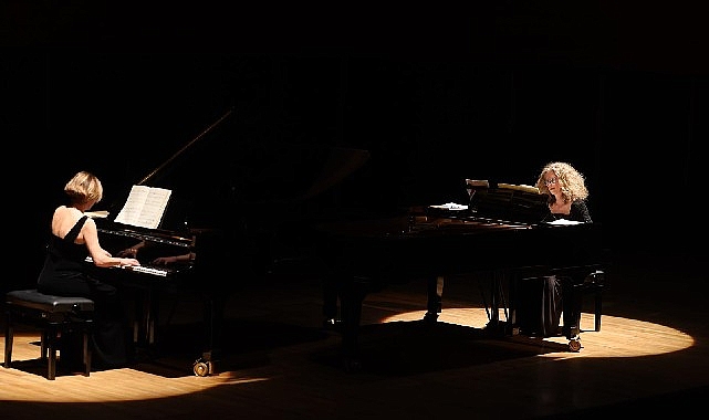 iki piyano iki kultur aassmde duygusal konser