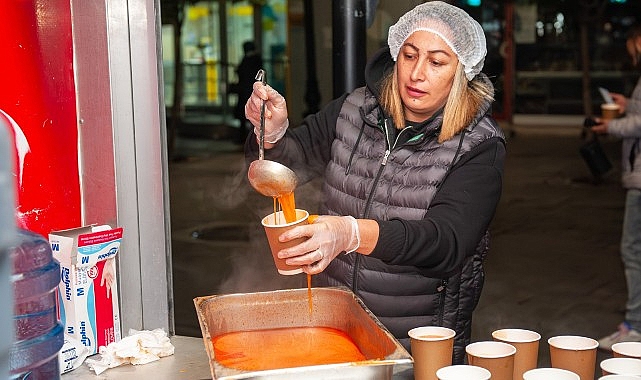 karsiyakada 15 bin kisiye sicak corba ikrami