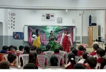 mobil cocuk tiyatrosu portatif sahne cocuklarla bulusmaya basladi