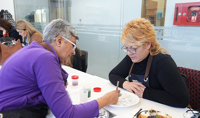 ortak kulturel hafizaya protokol eslerinden ve akademisyenlerden anlamli katki